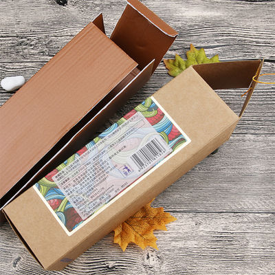 मैट सतह वाले कार्डबोर्ड गिफ्ट पैकेजिंग बॉक्स पर स्वीकार्य कस्टम लोगो प्रिंटिंग दृश्यता और पैकेजिंग अपील को बढ़ाती है